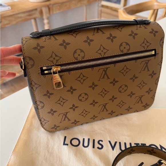 Louis Vuitton Reverse Metis Pouchette - Picture 4 of 15